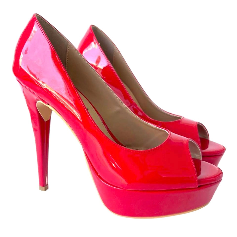 Fish mouth patent leather sneaker