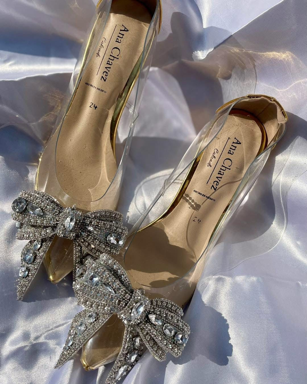 Stilleto silver crystal bow