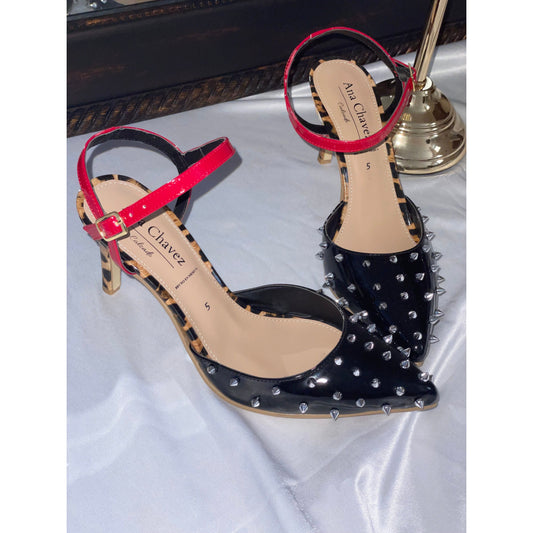 Stiletto con estoperoles