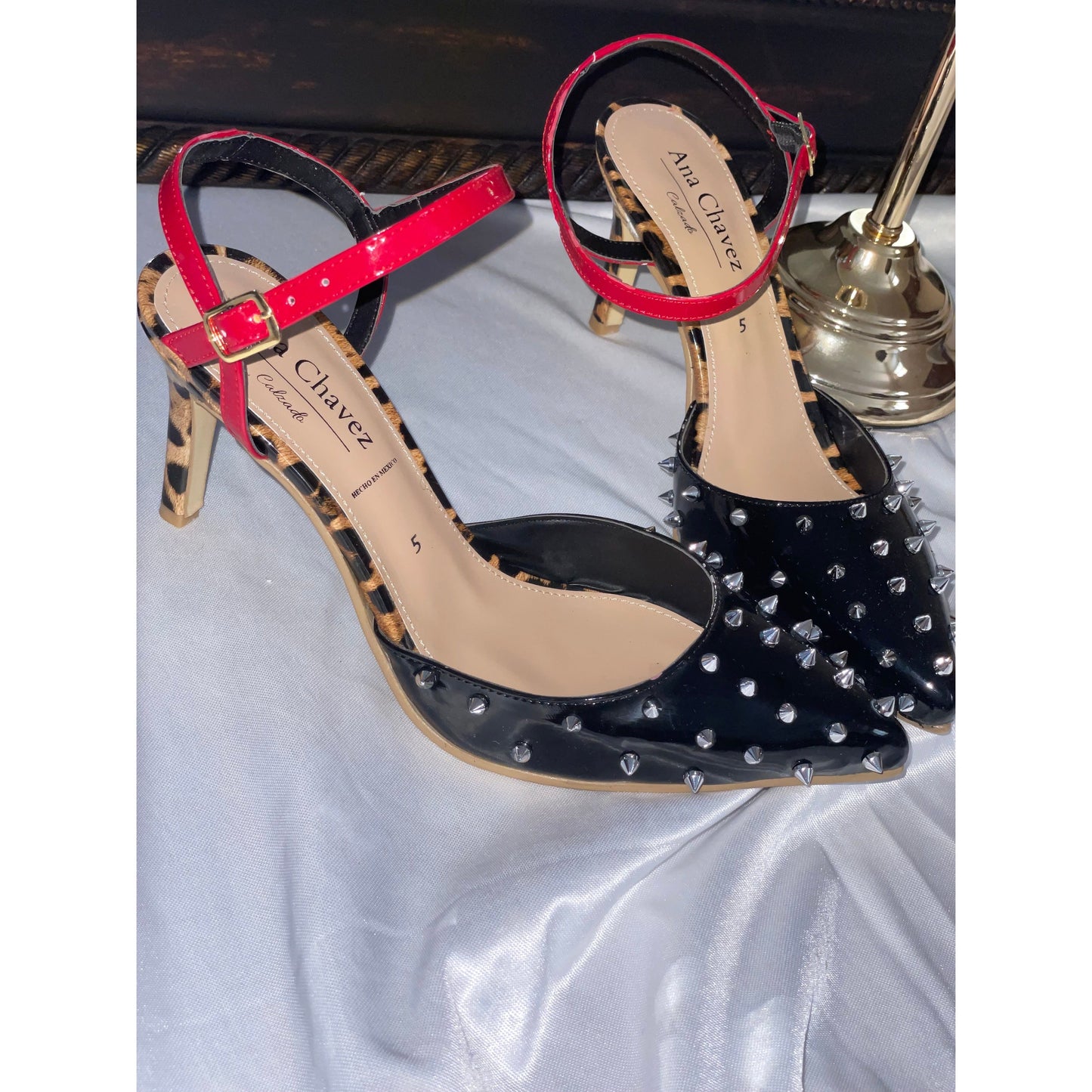 Stiletto con estoperoles