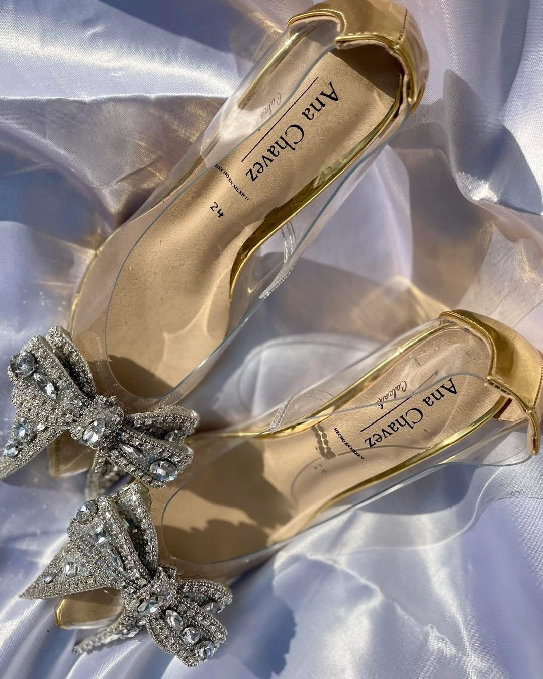 Stilleto silver crystal bow