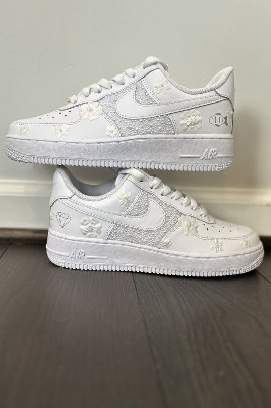 Tenis con flores y perlas