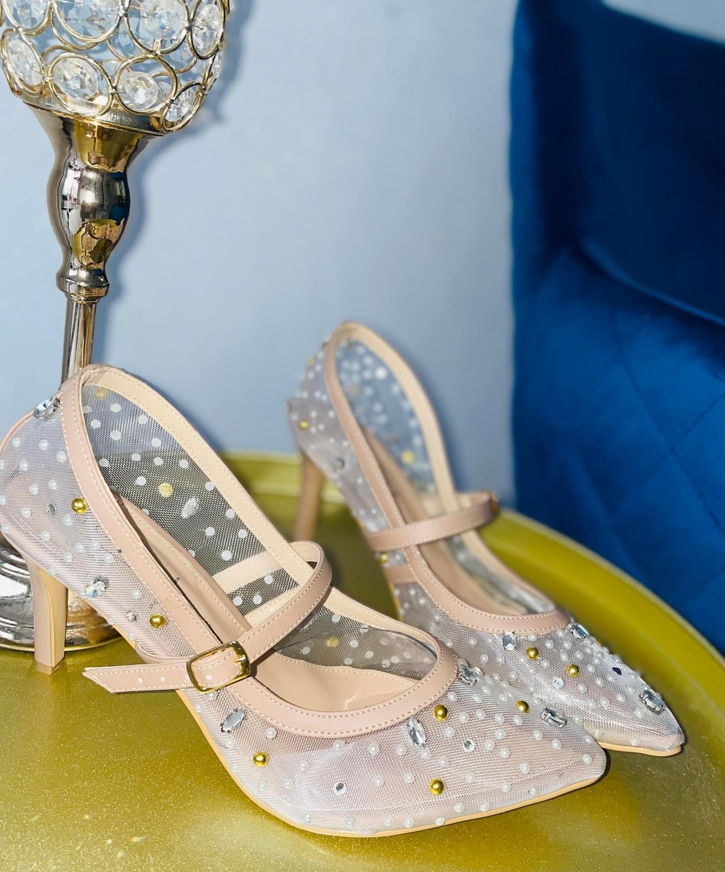 Stiletto con perlas y cristales