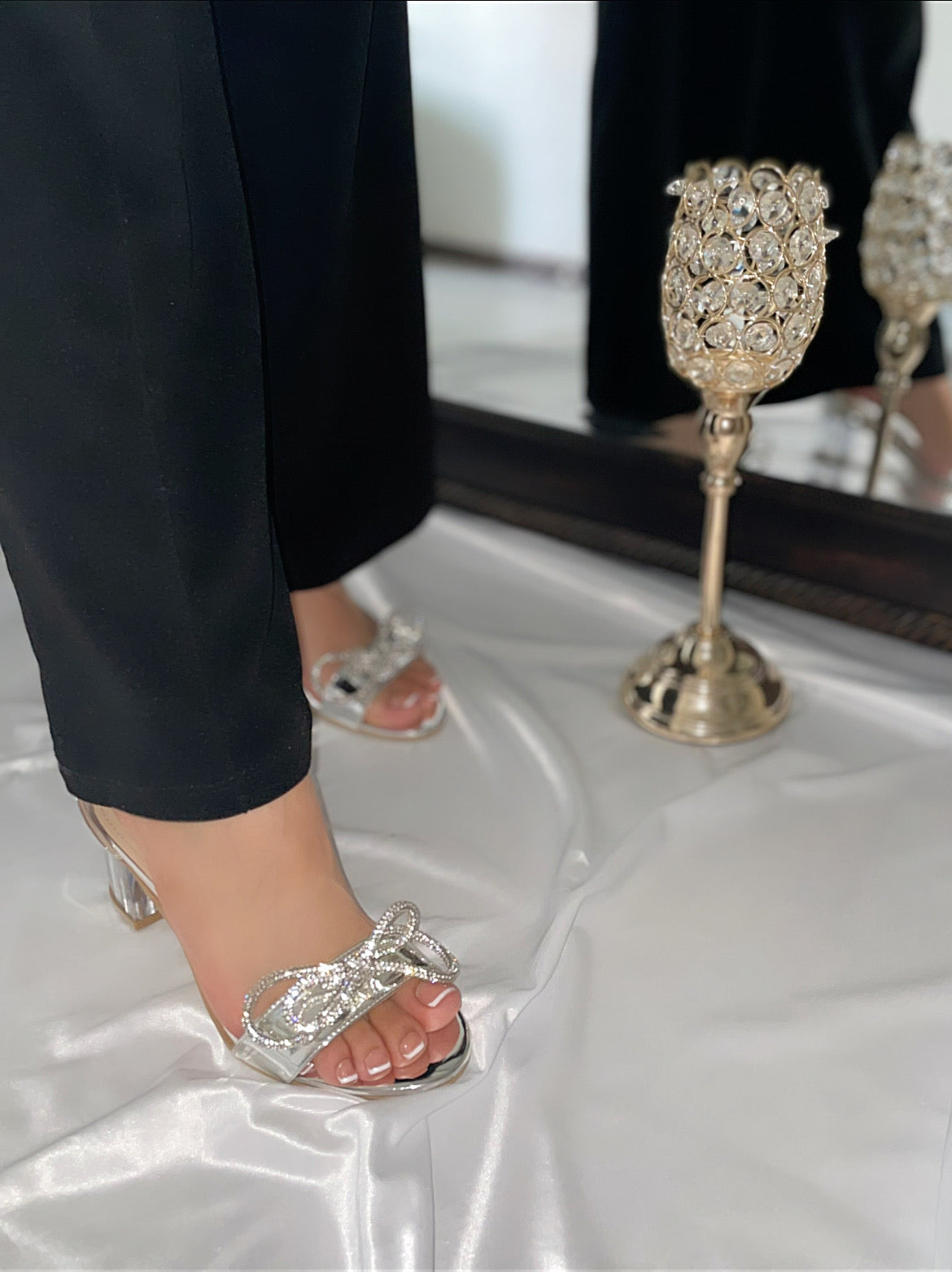 Casual sandal with crystal stone mole