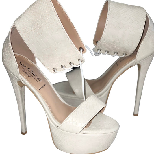 Platform sandal with stiletto heel thick bracelet