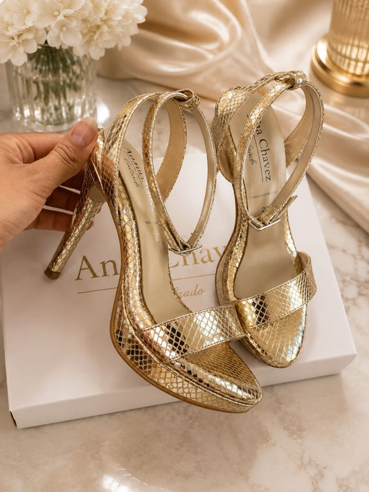 Zapatilla tacón de aguja talla 22