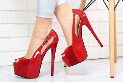 Sneaker ouverte en cuir verni