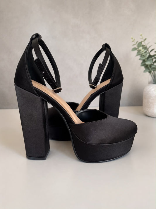 Zapatilla talla 23 tacon cuadrado