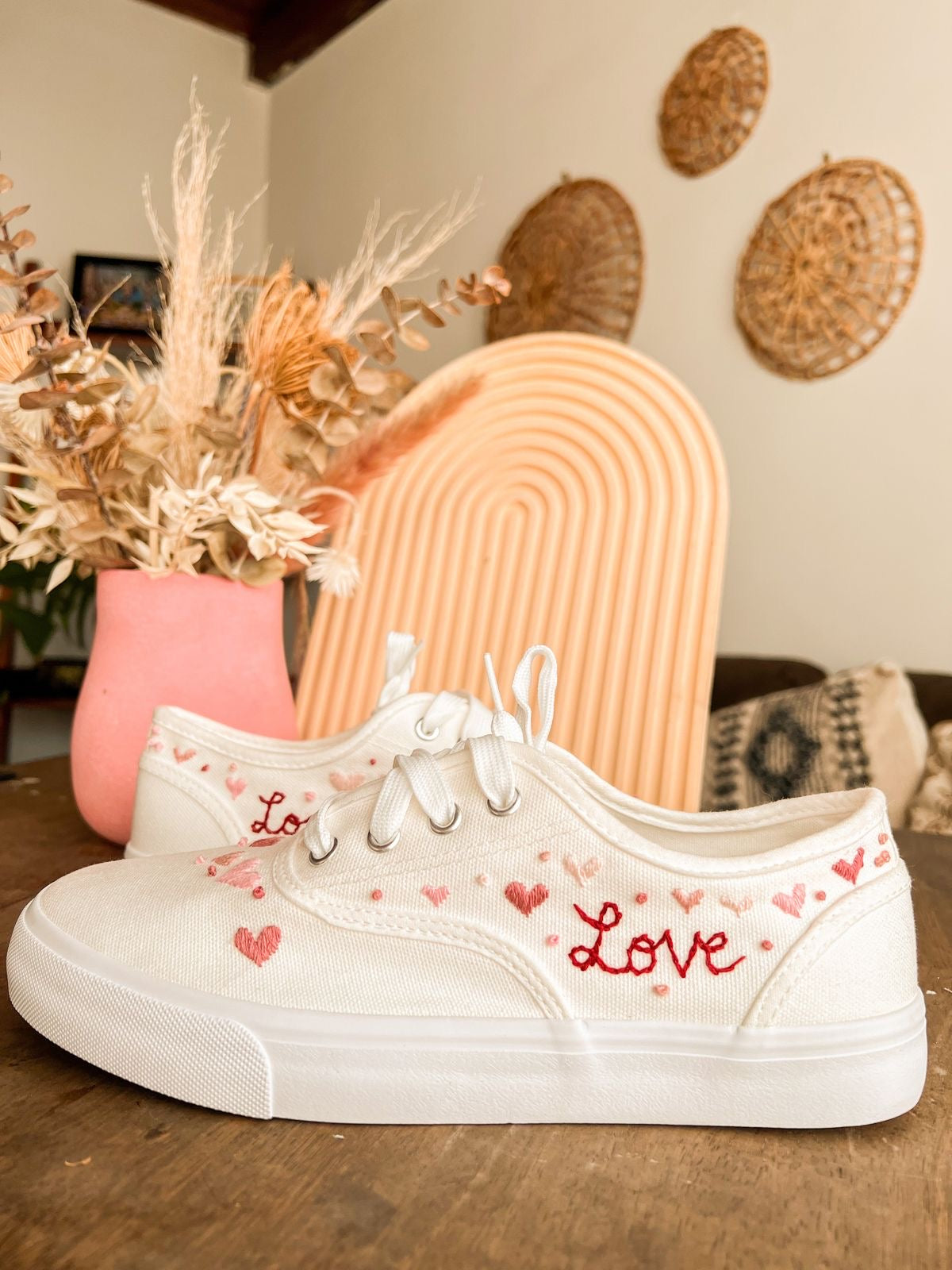 Tenis bordados “Love”