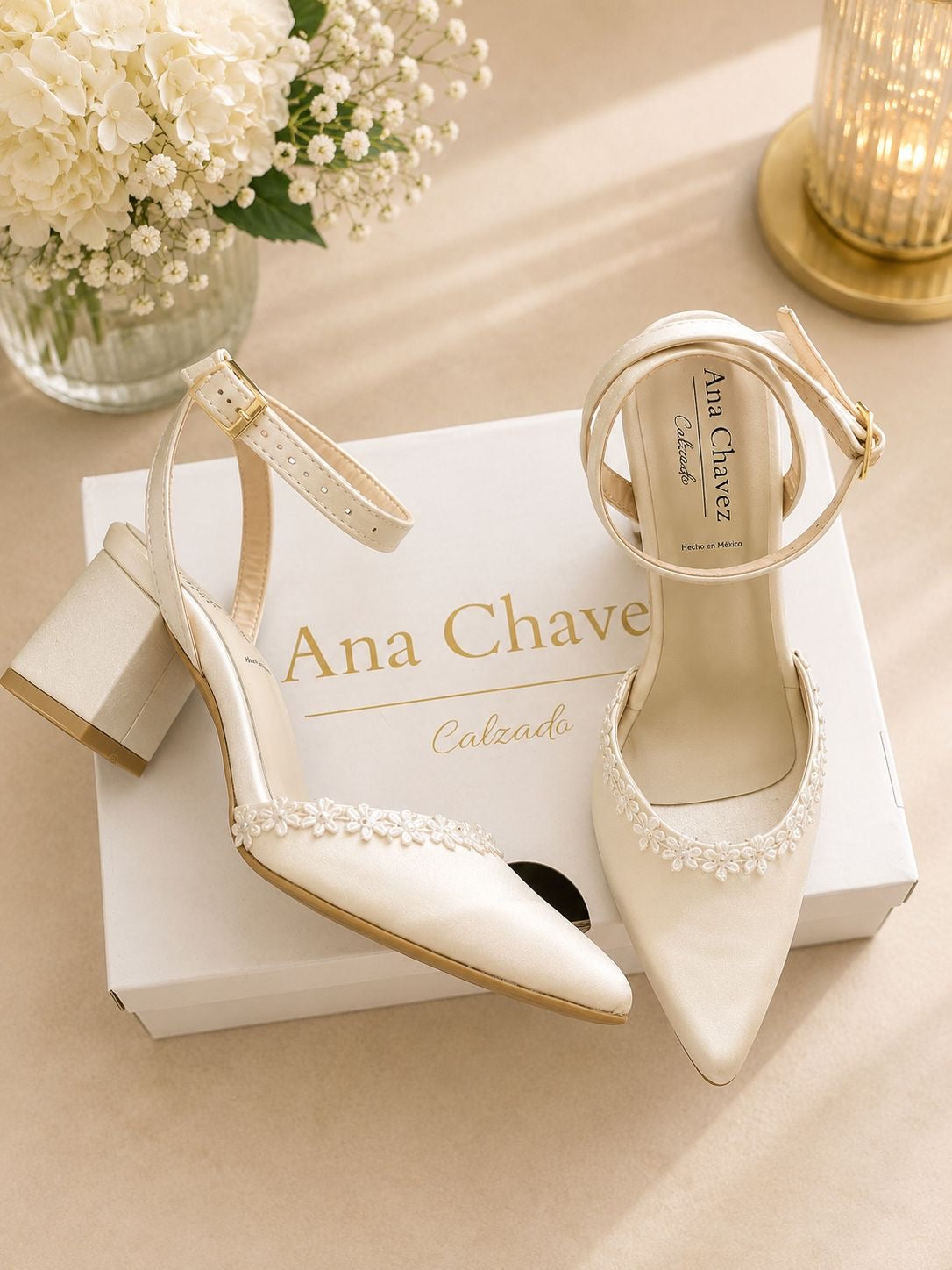 Zapatilla  talla 23 con adorno