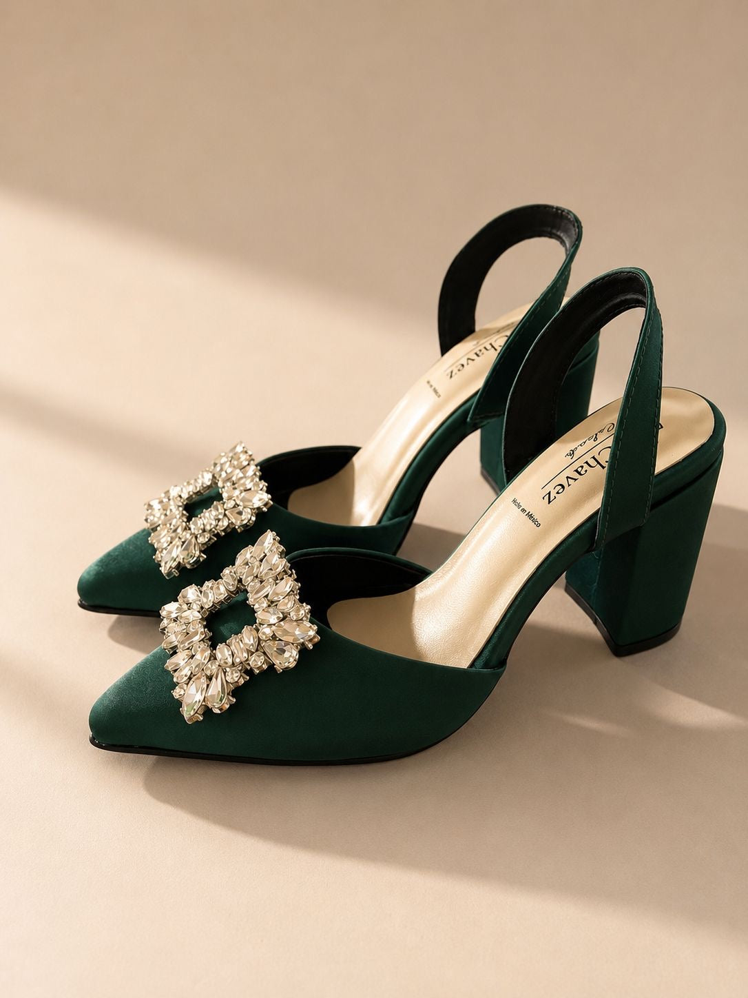 Zapatilla verde saten talla 23 adorno